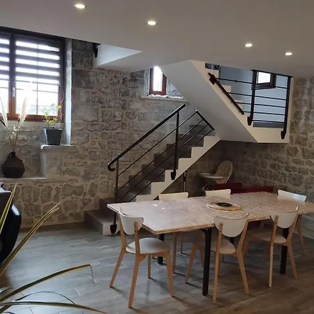 Maison Du Troubadour